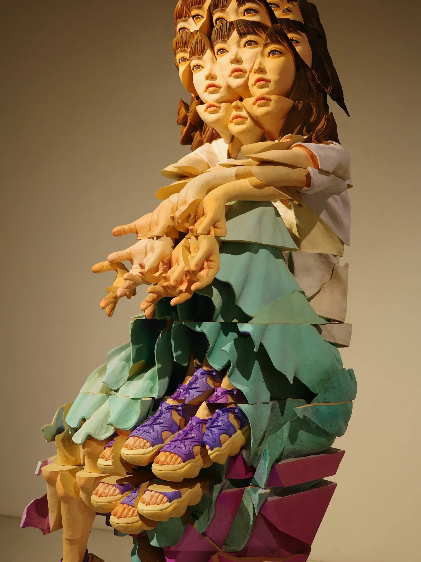 金巻芳俊　明駅プリズム