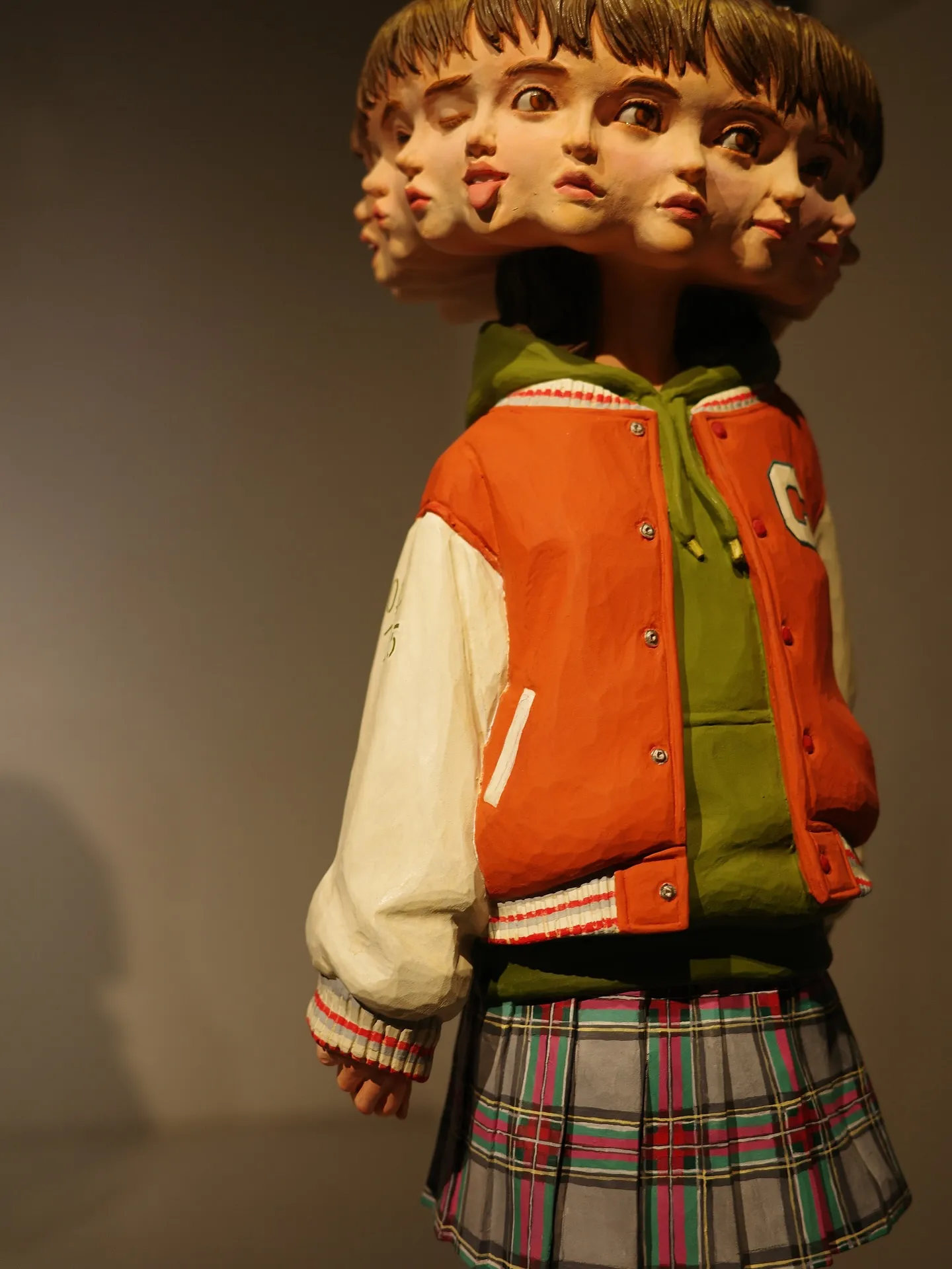 金巻芳俊　明駅プリズム