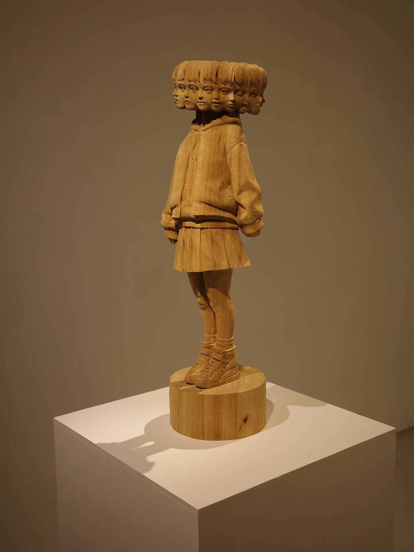 金巻芳俊　明駅プリズム