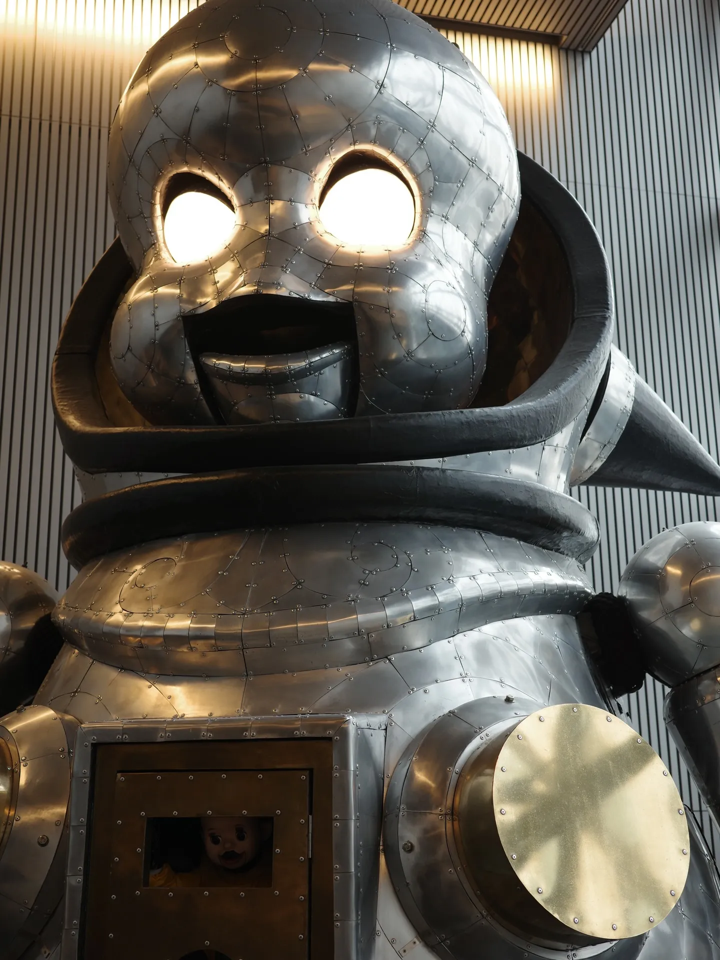 大阪中之島美術館　　サラ・モリス 取引権限